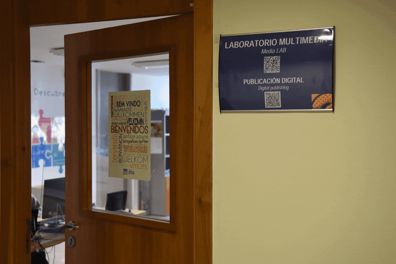 Laboratorio Multimedia:entrada y sala principal