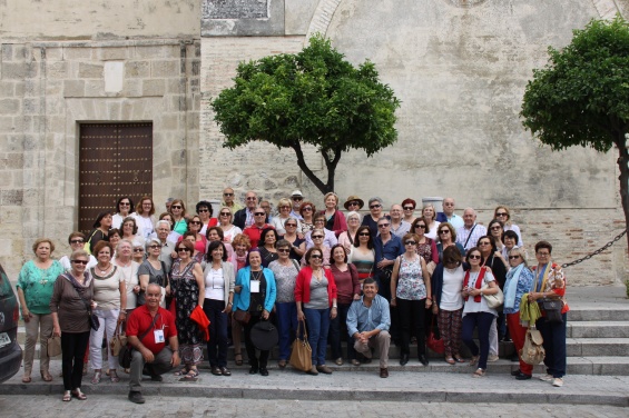 El Aula Abierta de Mayores de Tomares visita Lebrija para participar en el I Encuentro Provincial