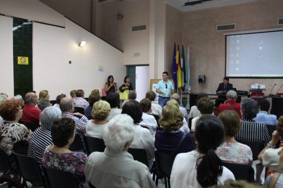 El Aula Abierta de Mayores de Tomares visita Lebrija para participar en el I Encuentro Provincial