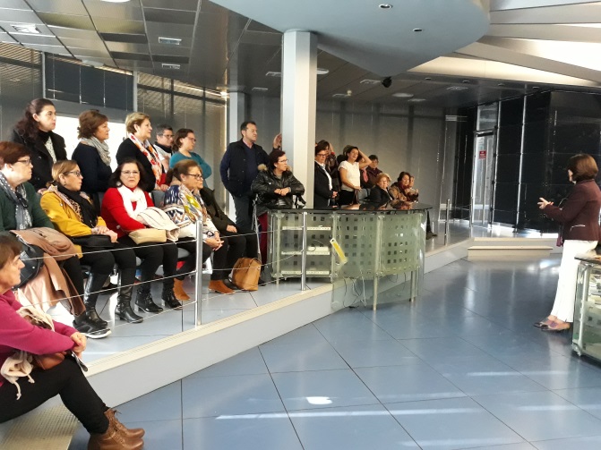 El Aula Abierta de Mayores de Gerena visita las instalaciones de Aljarafesa