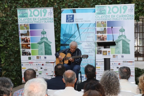 El guitarrista Jayme Marques imparte la conferencia - concierto inaugural de la 17ª edición de Cursos de Verano
