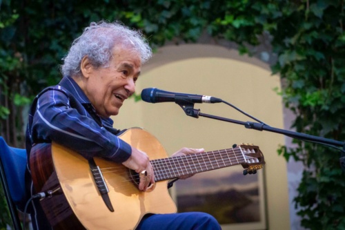 El guitarrista Jayme Marques imparte la conferencia - concierto inaugural de la 17ª edición de Cursos de Verano