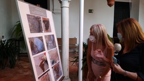 Restaurada una pintura mural hallada en unas termas romanas descubiertas durante la celebración del curso de verano "Arqueología de campo"