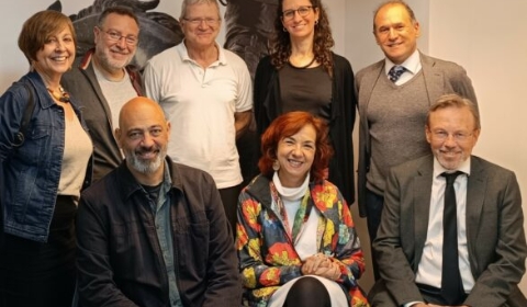 En pie, de izquierda a derecha, la directora de la OTRI de la UPO Rosario Jiménez, Ángel M. Carrión, Jorge Alemany, Mercedes M. Pérez y Jesús Bores. Sentados, de izquierda a derecha, Manuel J. Muñoz; la vicerrectora de Investigación, Transferencia y Doctorado de la UPO Antonia Jiménez Rodríguez, y Ángel Cebolla.