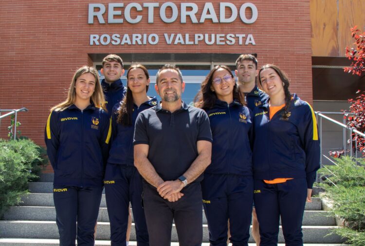 De izquierda a derecha y de arriba a abajo: Vicente Amigo, Raúl Cañero, Aroa Silva, Cristina Rodríguez, Antonio Fernández, Carlota Rodríguez y Andrea Mei