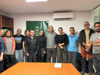 Parte del equipo investigador HIRES-SOM con la Consejera de Transición Ecológica de La Palma, Dª Jesús María Armas (en el centro).