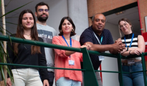 De izquierda a derecha, los miembros del grupo `Infecciones Bacterianas¿ Celia Atalaya Rey, Antonio Moreno Rodríguez, Mar Macías Sánchez, Younes Smani e Irene Molina Panadero.