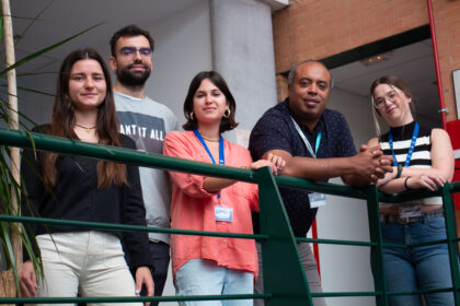 De izquierda a derecha, los miembros del grupo `Infecciones Bacterianas¿ Celia Atalaya Rey, Antonio Moreno Rodríguez, Mar Macías Sánchez, Younes Smani e Irene Molina Panadero.