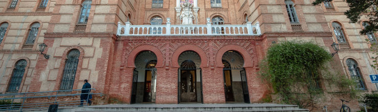 Inmaculada Morillas Puene: 'Fachada principal del Colegio Máximo de Cartuja' (Wikimedia Commons)