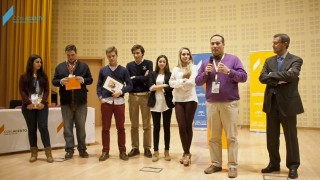 Los miembros del equipo del Colegio Santa Victoria de Córdoba recibieron el premio de manos de Manuel Gracia