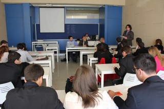 instante de una comisión para el debate de una ley durante SICE 2012