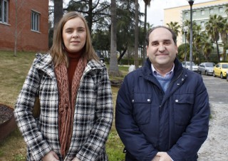 En la foto, Eloy López y Alicia Jaén, profesores de la Universidad Pablo de Olavide