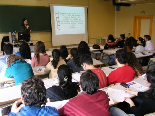 María J. Terrero ha comenzado con la ponencia 'El cortometraje en la clase de L2'