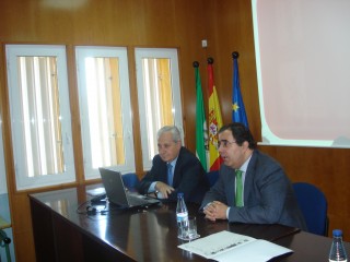 Antonio Dorado Picón, vocal del CGPJ (derecha), junto a Vicente Guzmán