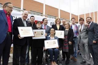 entrega de premios por la paz “Paloma de Plata”