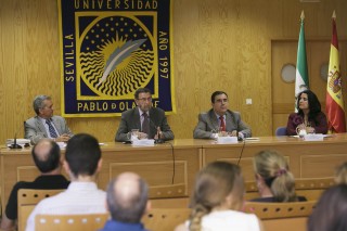 De izquierda a derecha, el profesor Xavier Coller, el presidente Manuel Gracia, el rector Vicente Guzmán y la vicerrectora Pilar Rodríguez.