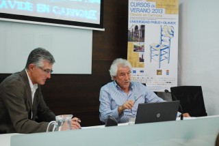 De izq. a dcha: Rafael Rodríguez Guerrero, presidente de la Asociación de la Prensa de Sevilla y Manuel Núñez-Encabo, presidente de la Comisión de Arbitraje, Quejas y Deontología del Periodismo de la FAPE.