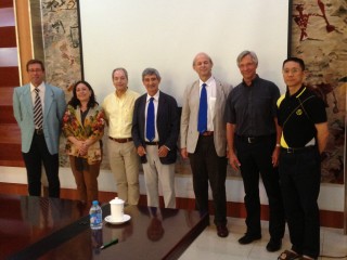 De izquierda a derecha, Alejandro García Mas, secretario general de la ISSP; María Fachal, consejera de Educacion, Cultura y Deporte de la Embajada Española en China; Sidonio Serpa, presidente de la ISSP; José Carlos Jaenes, coordinador general del Congreso; José Antonio Muñoz, responsable de logística del Congreso; Dieter Harckfort, past presidente de la ISSP, y Gwanjan Si próximo presidente de la ISSP.