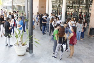 los estudiantes de primer año tienen durante esta jornada la ocasión de recorrer el entorno del campus universitario.
