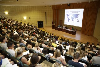El rector Vicente Guzmán ha presidido la apertura del curso del CUI.