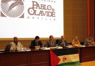 En la mesa de presentación del premio