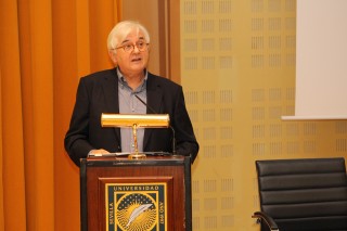 Juan Daniel Ramírez durante su intervención en el Claustro celebrado en el Paraninfo