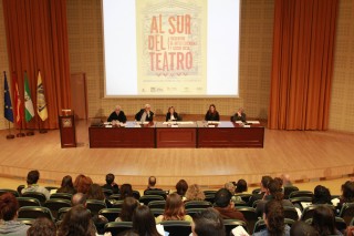 En la mesa, de izquierda a derecha, Juan Ruesga, Juan Daniel Ramírez Garrido, Elodia Hernández León, Pepa Gamboa y Juan Antonio Roche Cárcel.