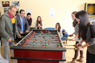 Vicente Guzmán y Modesto Luceño inauguran la sala junto a estudiantes