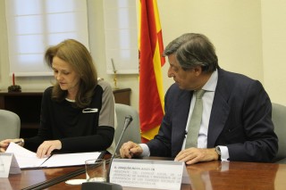Montserrat Gomendio, secretaria de Estado de Educación, Formación Profesional y Universidades del Ministerio de Educación, y Joaquín Moya-Angeler, presidente de la Conferencia de Consejos Sociales de las Universidades españolas
