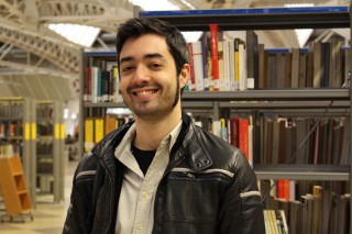 Este joven escritor de 24 años logra el galardón con su ópera prima “Vertedero”.