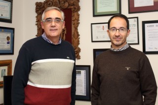 Los catedráticos de Nutrición y de Cineantropometría de la UPO, Francisco Manuel Martín Bermudo (a la dcha.) y Francisco José Berral de la Rosa (a la izq.)