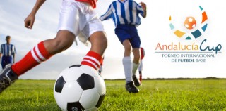 jóvenes practicando Fútbol - cartel promocional de Andalucía Cup