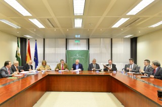 Los rectores de las diez universidades públicas junto al consejero de Economía, Innovación, Ciencia y Empleo, José Sánchez Maldonado