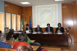 José Antonio Colmenero aseguró que la Universidad debe ofertar cursos para que estudiantes y profesionales puedan completar su formación