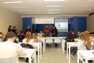 El curso ha sido inaugurado por Germán Jaráiz, director general de Programación Cultural y Social de la UPO y Soledad Mellado, del departamento de Gestión de Espacios Naturales Protegidos de la Consejería de Agricultura, Pesca y Medio Ambiente