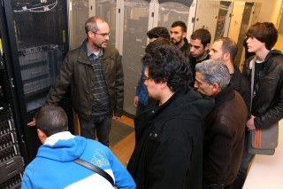 Estudiantes del IES Polígono Sur visitan el Datacenter de la UPO