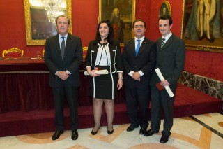 Desde la izquierda: Javier Benjumea, María José Gómez-Millán, Vicente Guzmán e Igor Pérez-Tostado, quien recogió el premio en nombre de Cristina Rosillo