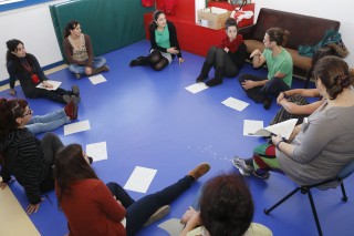 María Ortega con los participantes en el taller