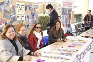 Asociaciones por la igualdad han montado stands en la UPO en la feria "Movilízate"