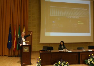 El catedrático Jan Blommaert de la Universidad de Tilburg ha impartido la conferencia inaugural