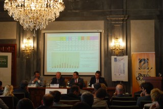 Desde la izquierda: el alcalde de Carmona, Juan Ávila Gutiérrez; el presidente de la Diputación de Sevilla, Fernando Rodríguez Villalobos; el rector de la Universidad Pablo de Olavide, Vicente Guzmán Fluja, y el presidente de la Fundación Cajasol, Antonio Pulido