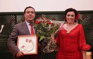 El rector Vicente Guzmán ha recibido el premio “Claveles de la Prensa” de 2014