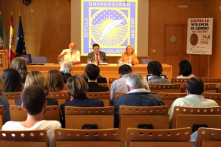 El Seminario ha sido inaugurado por el rector Vicente Guzmán junto al catedrático Gonzalo Musitu y la profesora Carmen Monreal