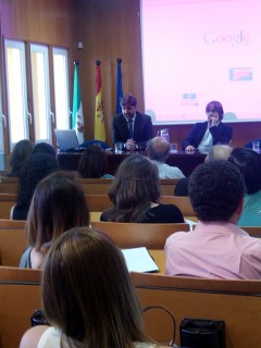 Raúl Sánchez (derecha) y Juan Pablo Pérez Velázquez, director académicor y coordinador del curso