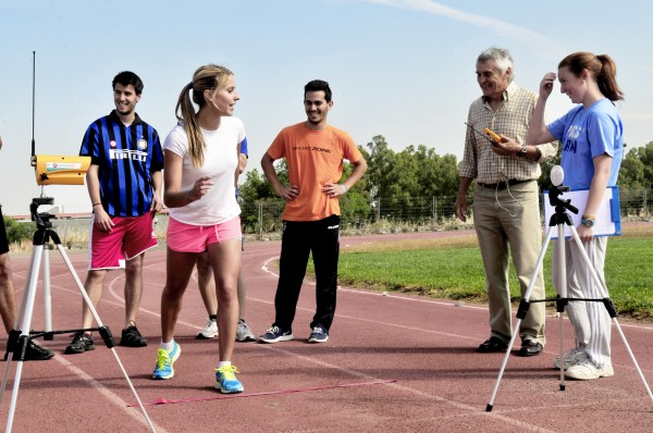 estudiantes de Ciencias del Deporte en la pista de atletismo
