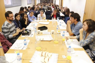 "Café con ciencia" reúne a científicos y estudiantes