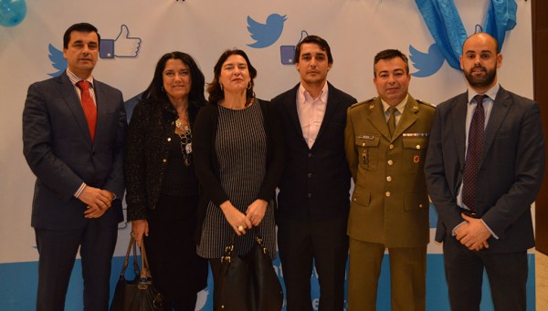 Pilar Rodríguez Reina, vicerrectora de Internacionalización y Comunicación (segunda por la izquierda), ha asistido a la inauguración Enteráte Sevilla