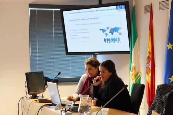 Lourdes Moya Sánchez y Rosario Rodríguez Escudero en el taller de hoy