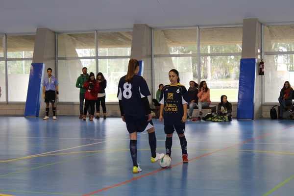 El equipo de fútbol sala femenino consiguió remontar el partido y ganar 4 - 3.
