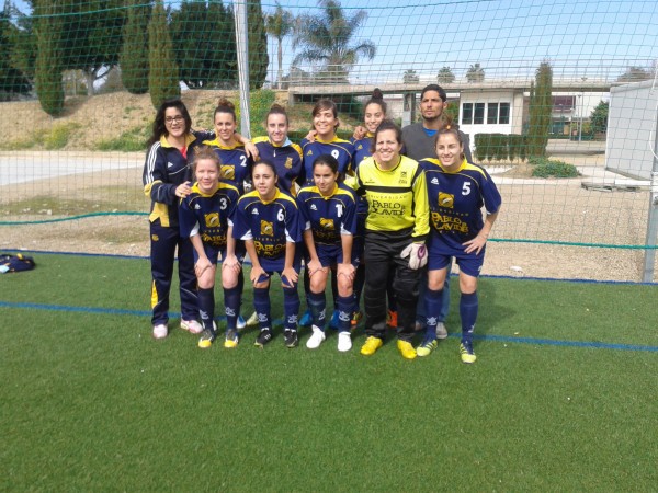 En la imagen, el equipo de fútbol 7 femenino de la Olavide.